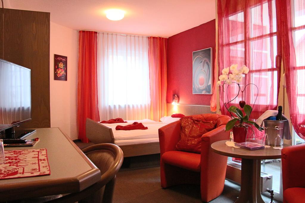 Hotel Am Schloss Neuenstein Pokój zdjęcie